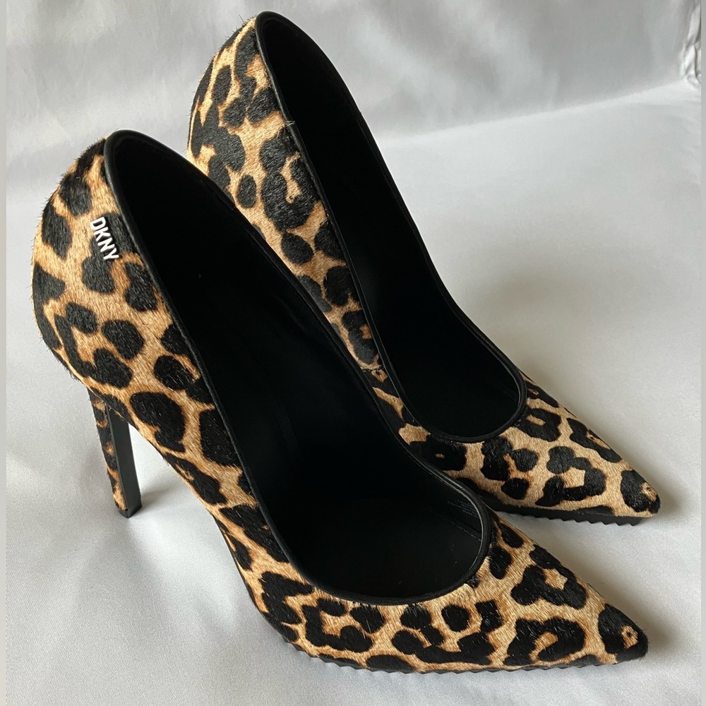 DKNY Women’s Carisa Slip-on Leopard Classic Pointed Toe Pump